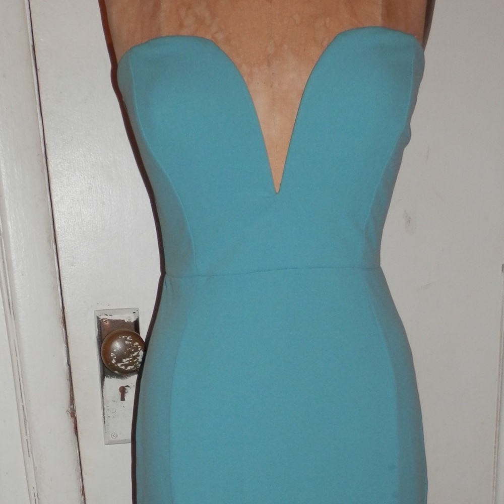 MAXI DRESS STRAPLESS DEEP V-NECKLINE PRINCESS SEAMS BOTTOM SEMI-FLARE SWEEP